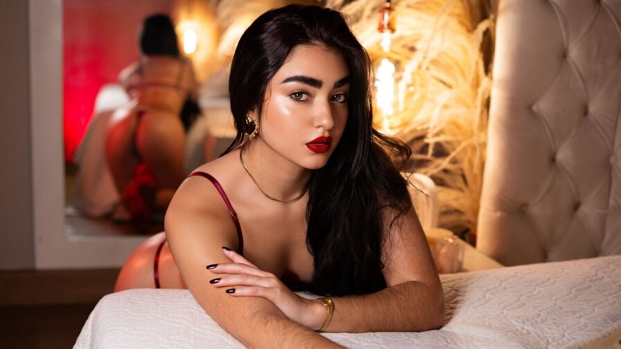 AryaLynns